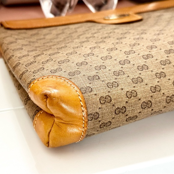 Vintage Gucci Clutch - Picture 3 of 10
